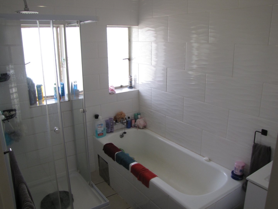 2 Bedroom Property for Sale in Farrarmere Gauteng