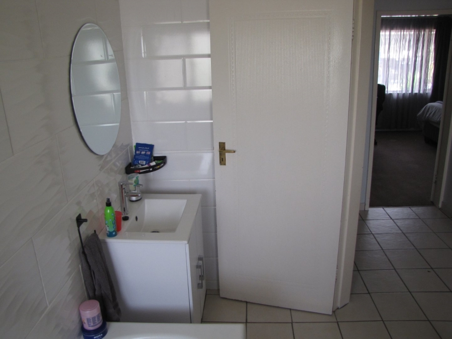 2 Bedroom Property for Sale in Farrarmere Gauteng