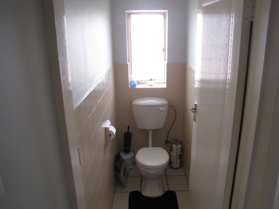 2 Bedroom Property for Sale in Farrarmere Gauteng