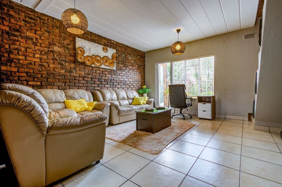 2 Bedroom Property for Sale in Dayanglen Gauteng