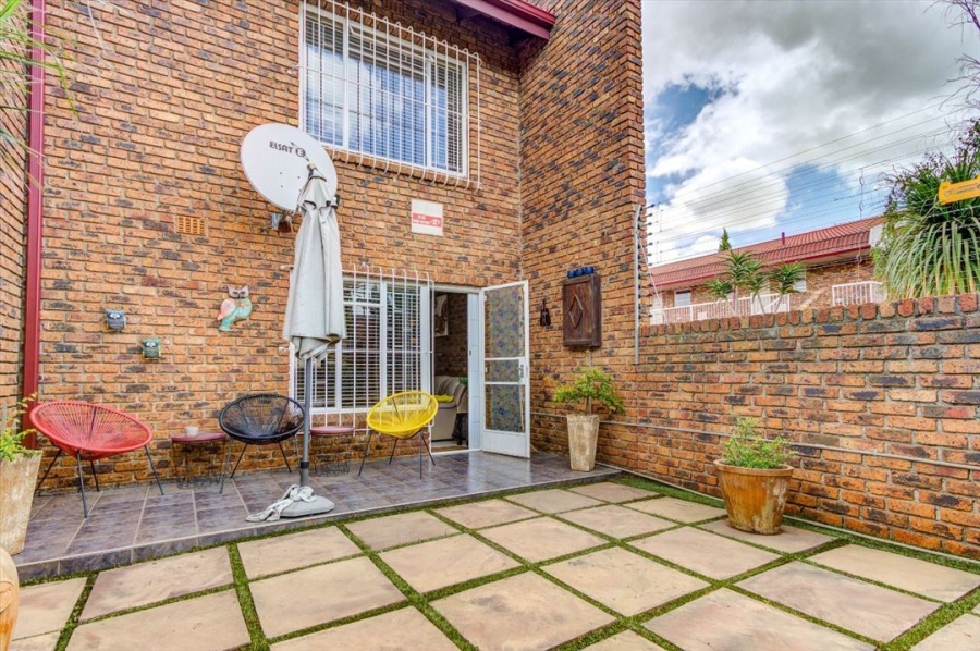 2 Bedroom Property for Sale in Dayanglen Gauteng
