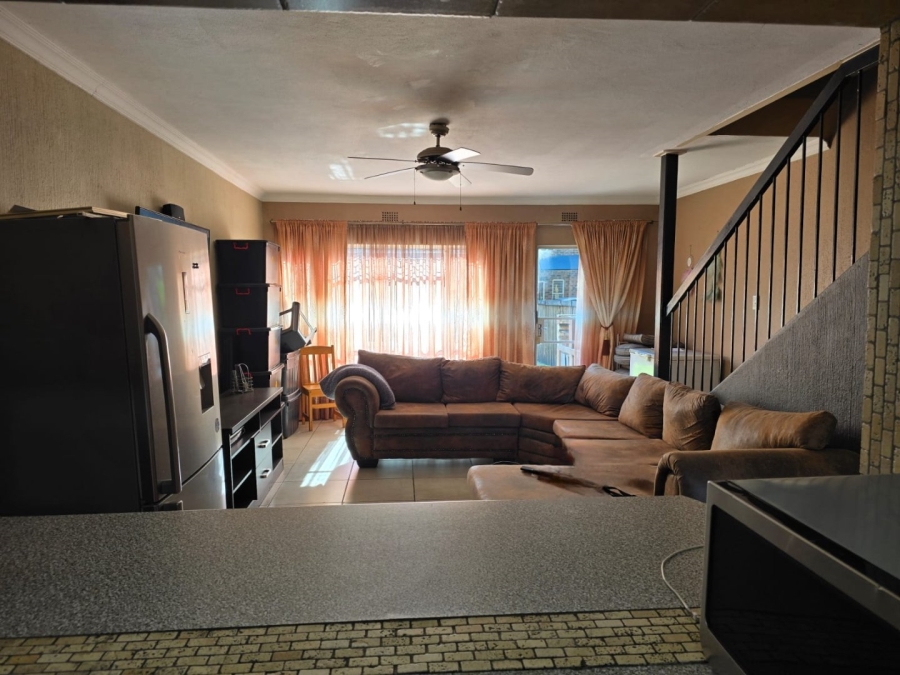 To Let 2 Bedroom Property for Rent in Dayanglen Gauteng