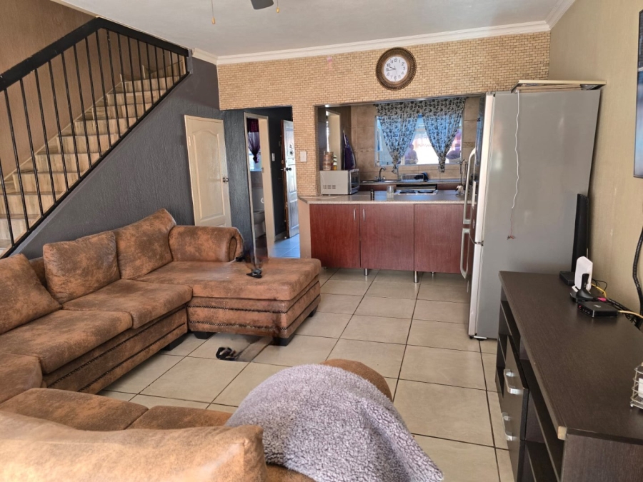 To Let 2 Bedroom Property for Rent in Dayanglen Gauteng