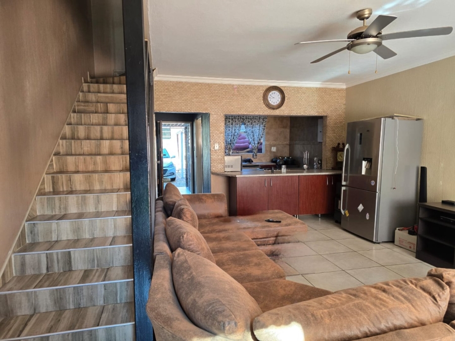 To Let 2 Bedroom Property for Rent in Dayanglen Gauteng