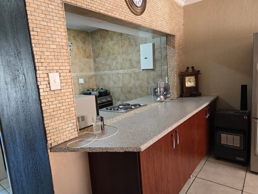 To Let 2 Bedroom Property for Rent in Dayanglen Gauteng