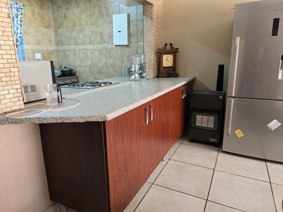 To Let 2 Bedroom Property for Rent in Dayanglen Gauteng