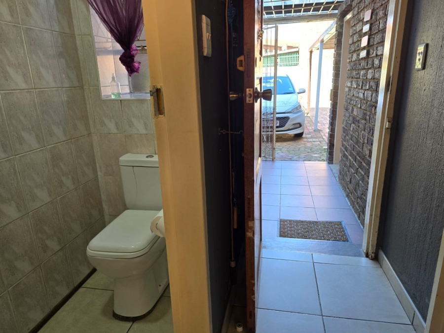 To Let 2 Bedroom Property for Rent in Dayanglen Gauteng
