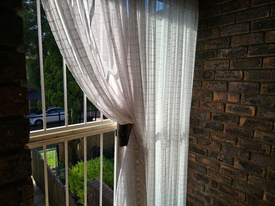 To Let 2 Bedroom Property for Rent in Dayanglen Gauteng