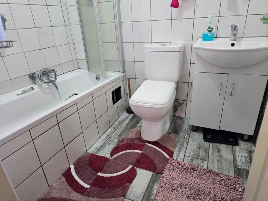 To Let 2 Bedroom Property for Rent in Dayanglen Gauteng