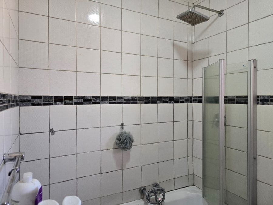 To Let 2 Bedroom Property for Rent in Dayanglen Gauteng