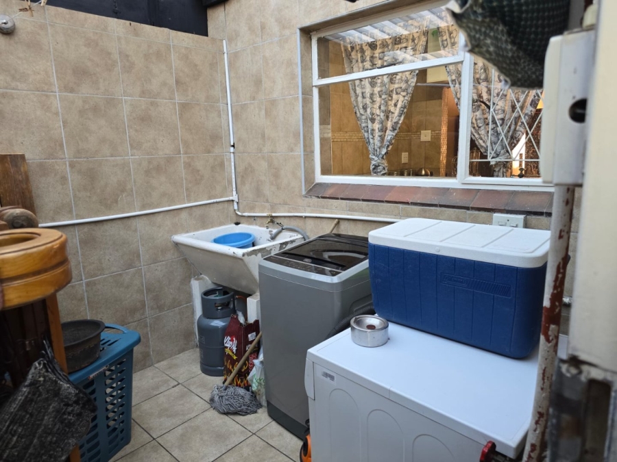 To Let 2 Bedroom Property for Rent in Dayanglen Gauteng