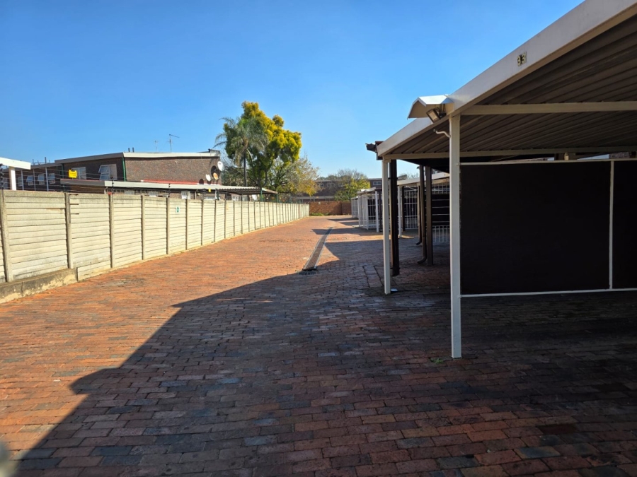 To Let 2 Bedroom Property for Rent in Dayanglen Gauteng