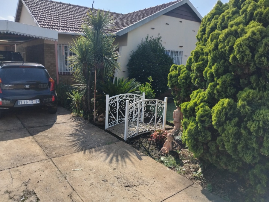 3 Bedroom Property for Sale in Rustivia Gauteng