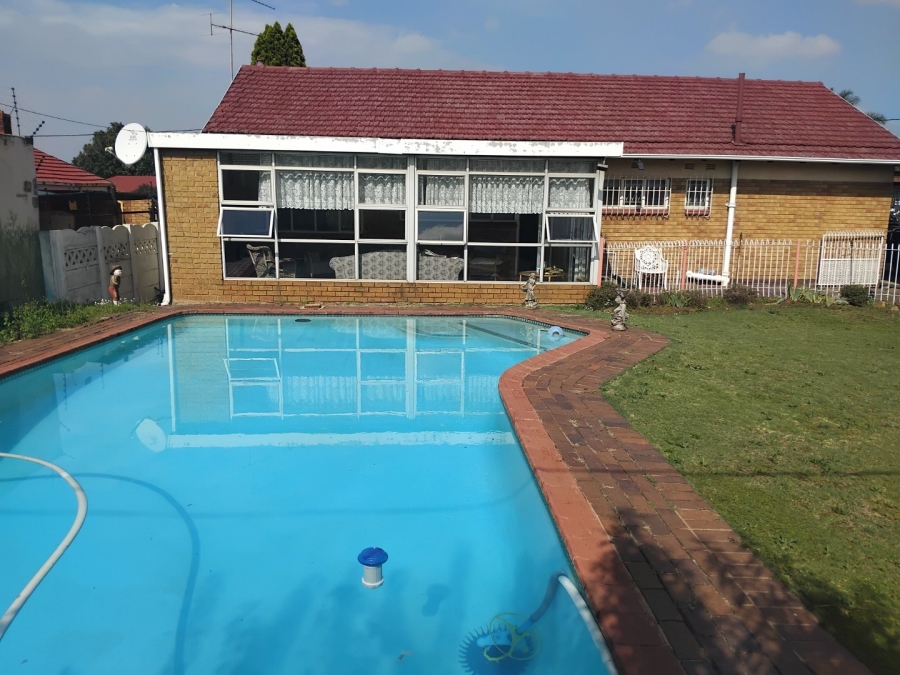 3 Bedroom Property for Sale in Rustivia Gauteng