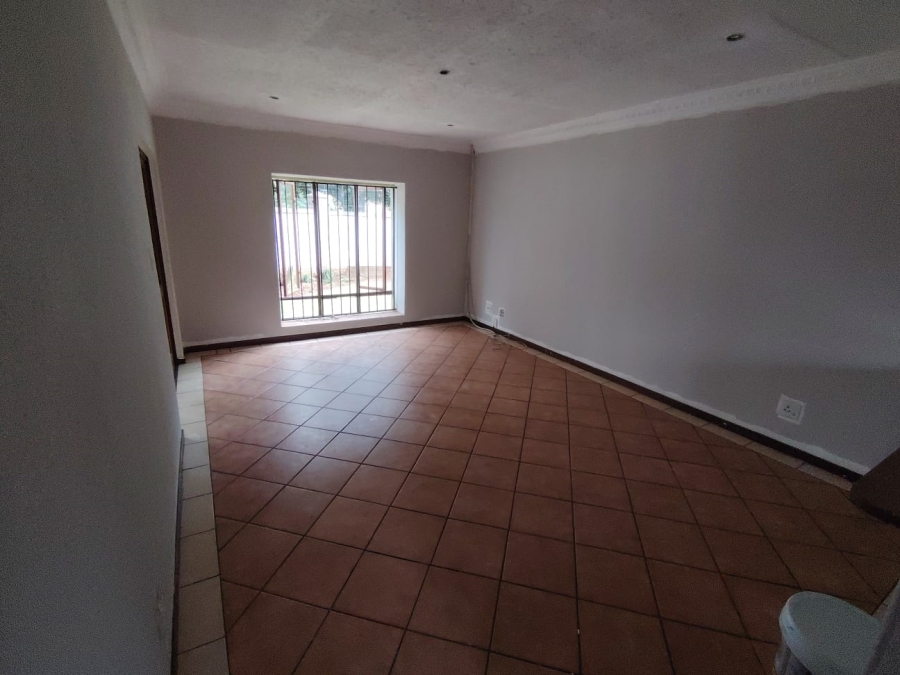 To Let 3 Bedroom Property for Rent in Monavoni Gauteng