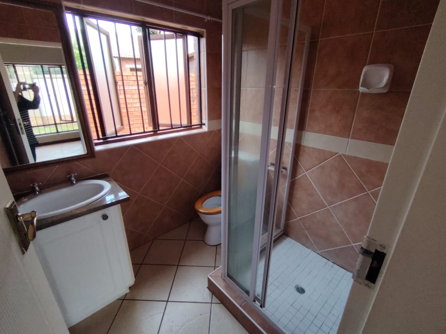 To Let 3 Bedroom Property for Rent in Monavoni Gauteng