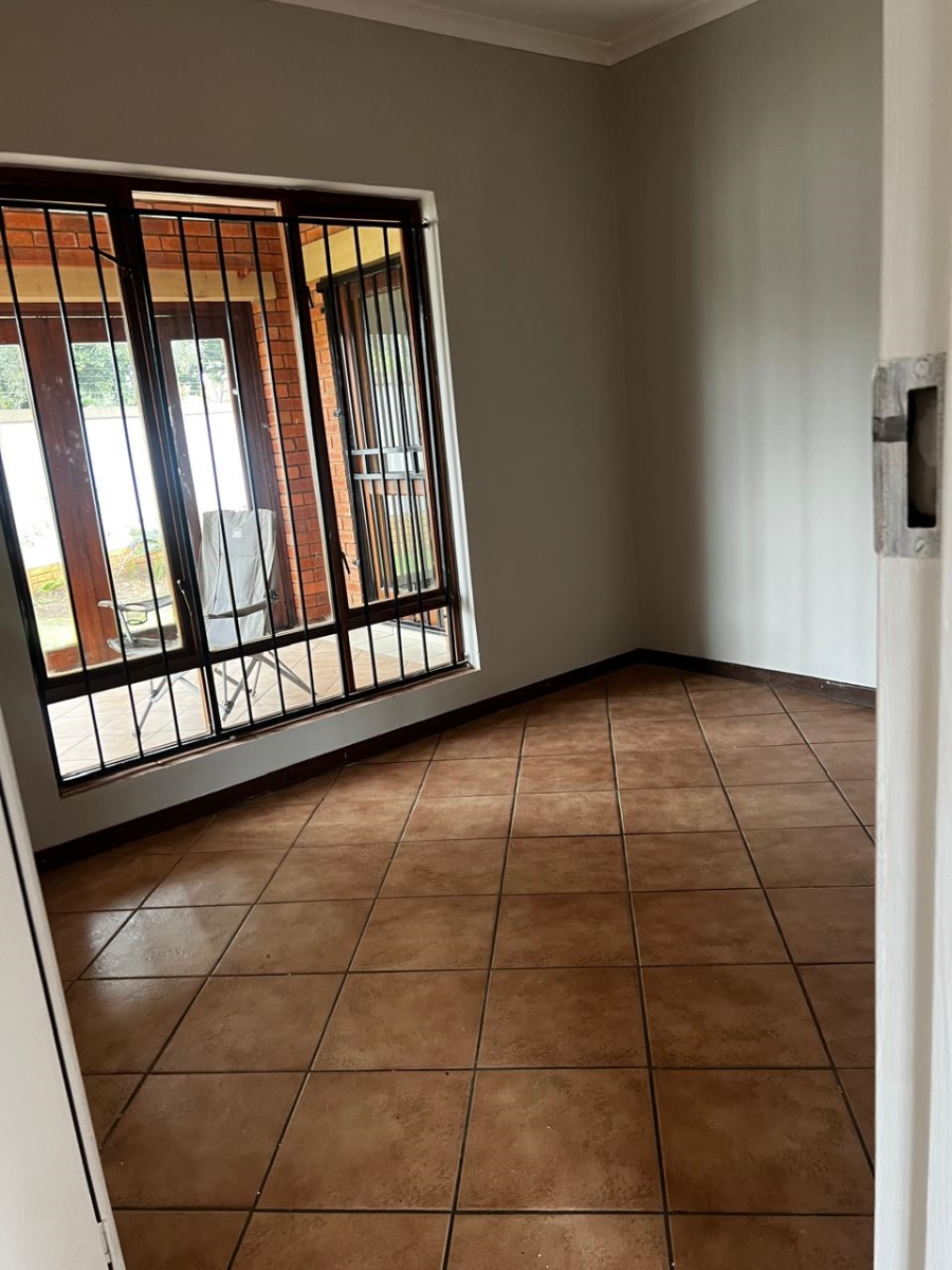 To Let 3 Bedroom Property for Rent in Monavoni Gauteng