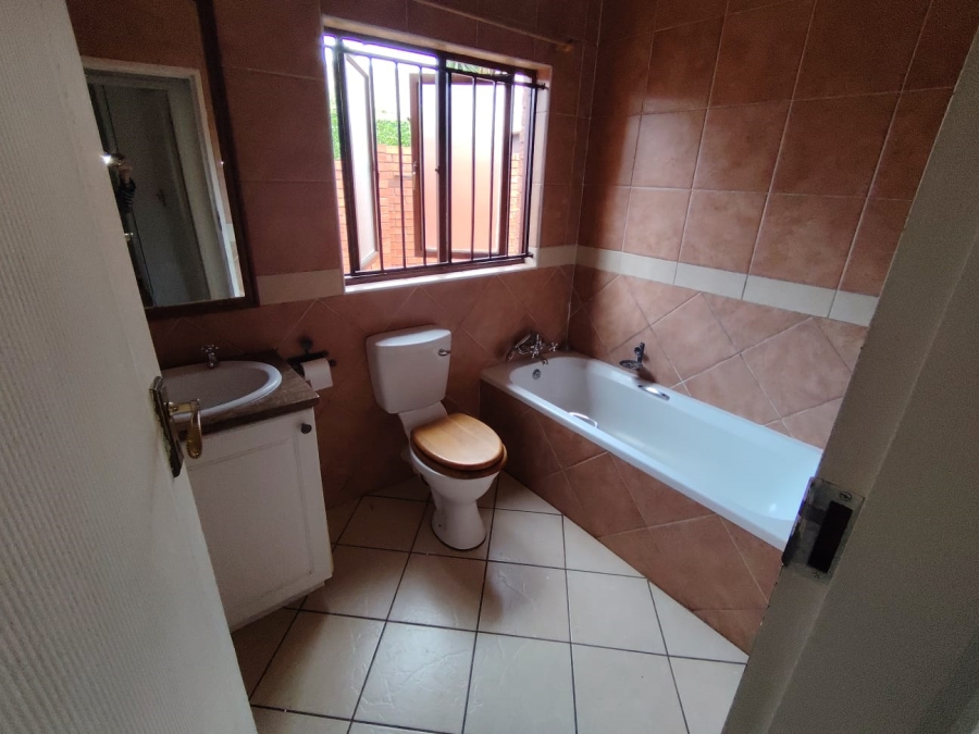 To Let 3 Bedroom Property for Rent in Monavoni Gauteng