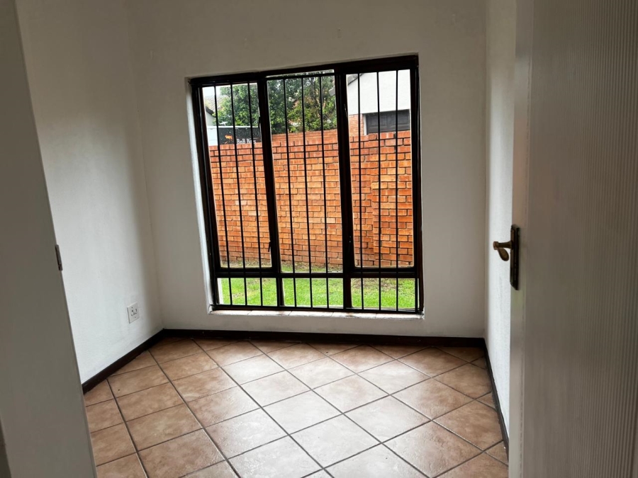 To Let 3 Bedroom Property for Rent in Monavoni Gauteng