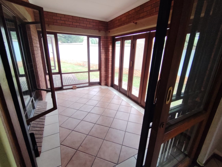 To Let 3 Bedroom Property for Rent in Monavoni Gauteng