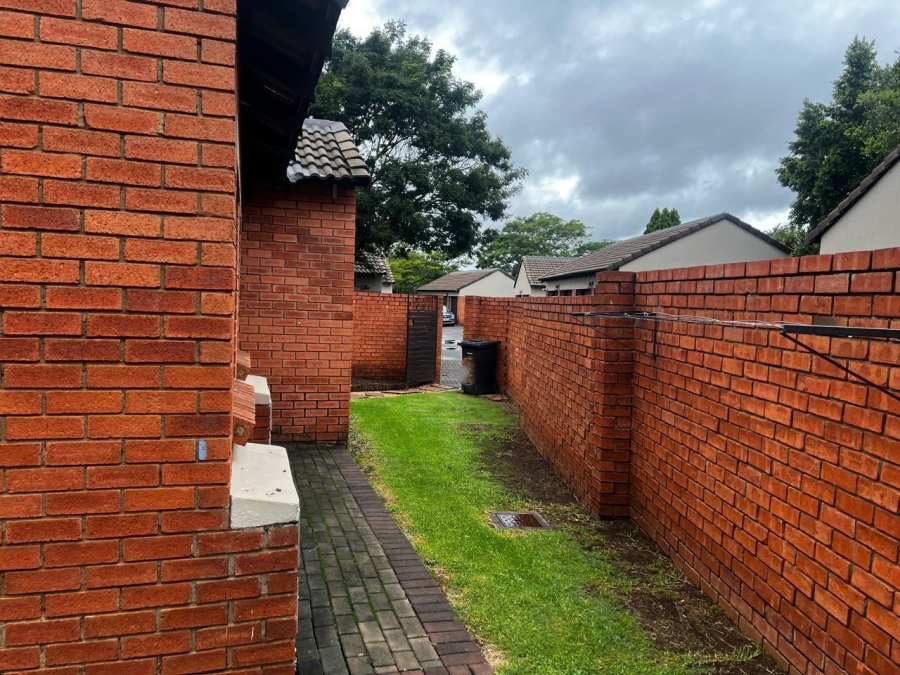 To Let 3 Bedroom Property for Rent in Monavoni Gauteng