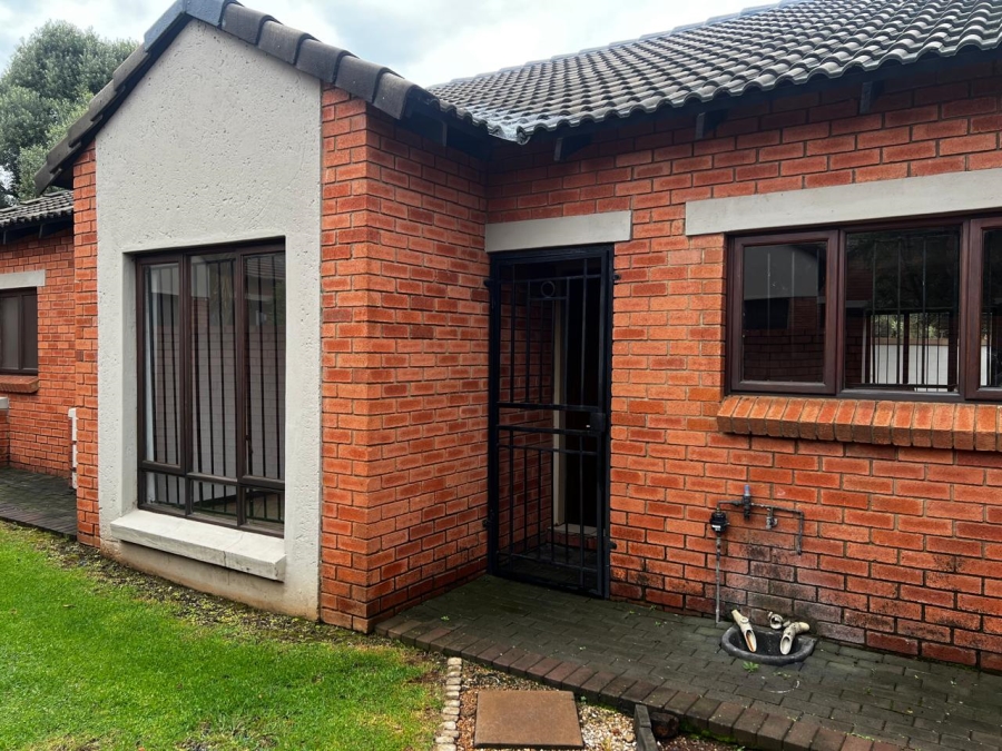 To Let 3 Bedroom Property for Rent in Monavoni Gauteng