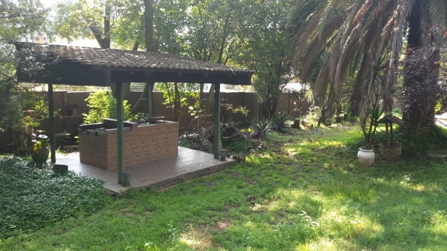 5 Bedroom Property for Sale in Buccleuch Gauteng