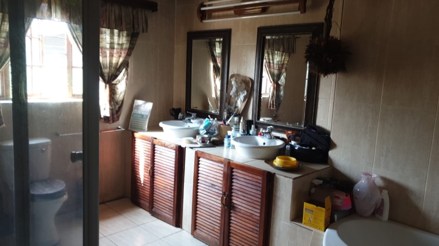 5 Bedroom Property for Sale in Buccleuch Gauteng