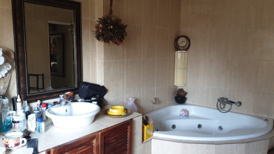 5 Bedroom Property for Sale in Buccleuch Gauteng
