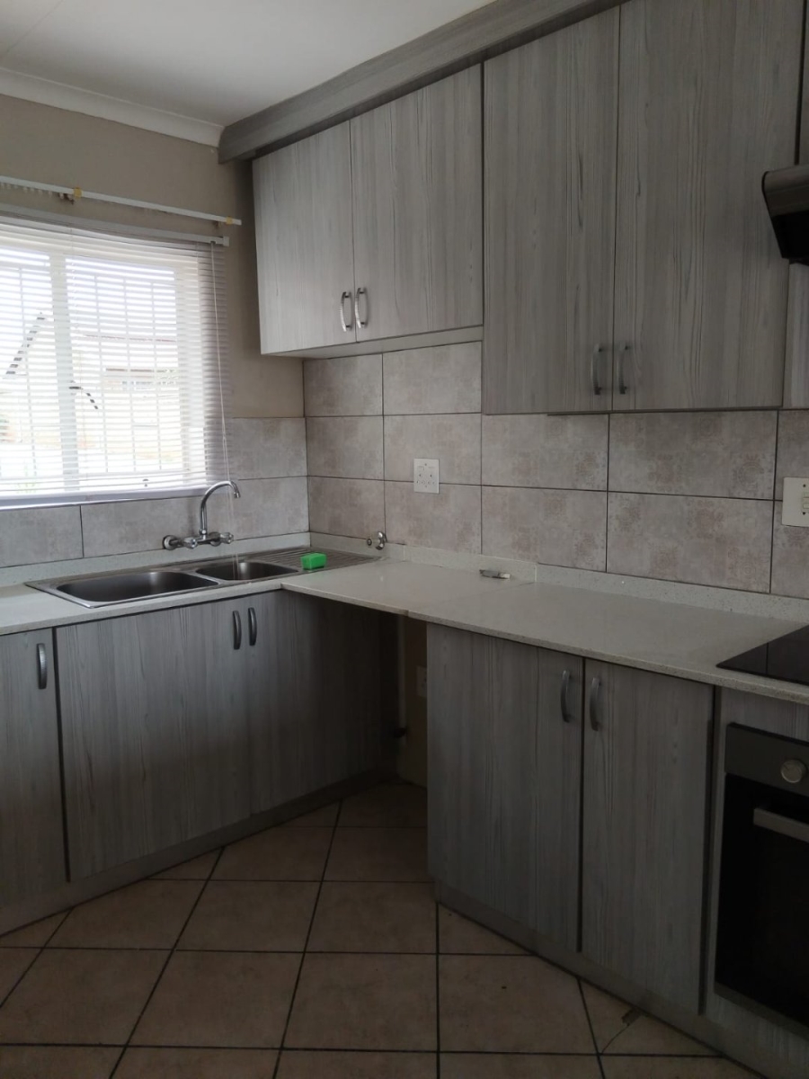 2 Bedroom Property for Sale in Eldoraigne Gauteng