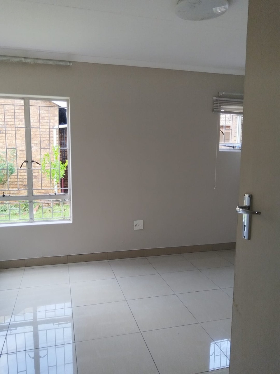 2 Bedroom Property for Sale in Eldoraigne Gauteng