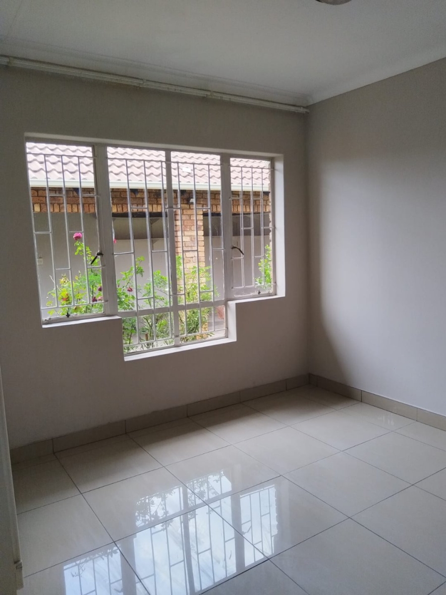 2 Bedroom Property for Sale in Eldoraigne Gauteng