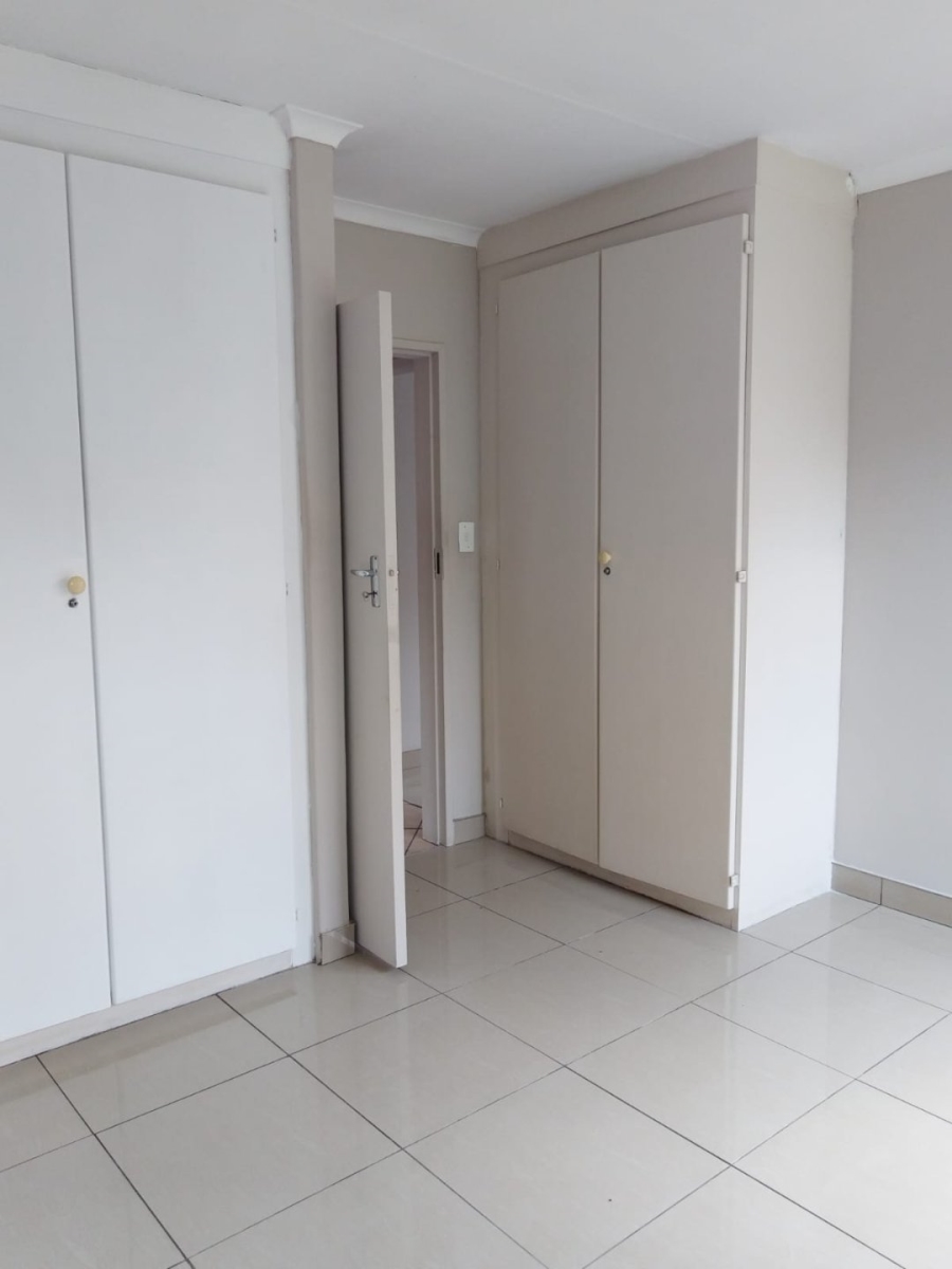 2 Bedroom Property for Sale in Eldoraigne Gauteng