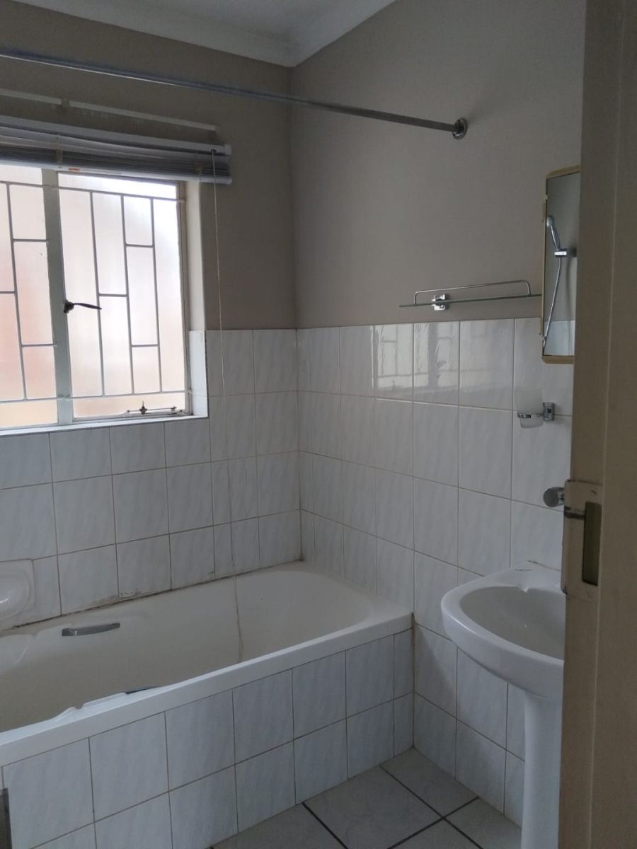 2 Bedroom Property for Sale in Eldoraigne Gauteng