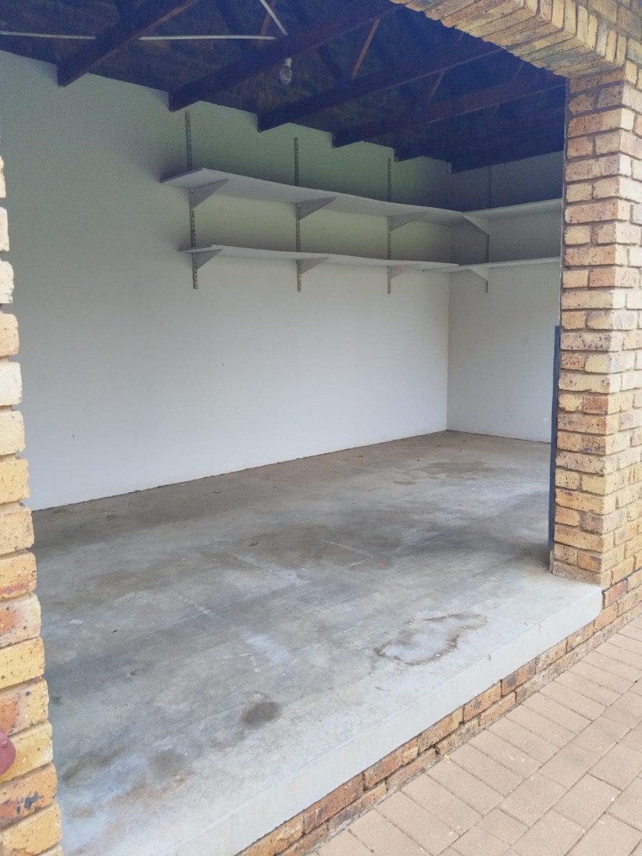 2 Bedroom Property for Sale in Eldoraigne Gauteng