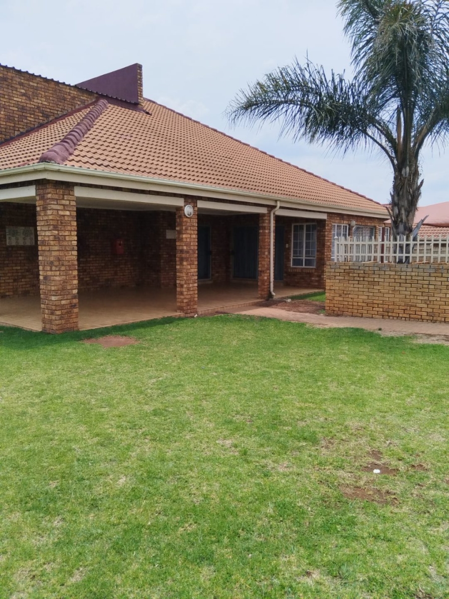 2 Bedroom Property for Sale in Eldoraigne Gauteng