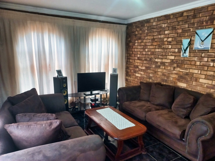 3 Bedroom Property for Sale in Geluksdal Gauteng