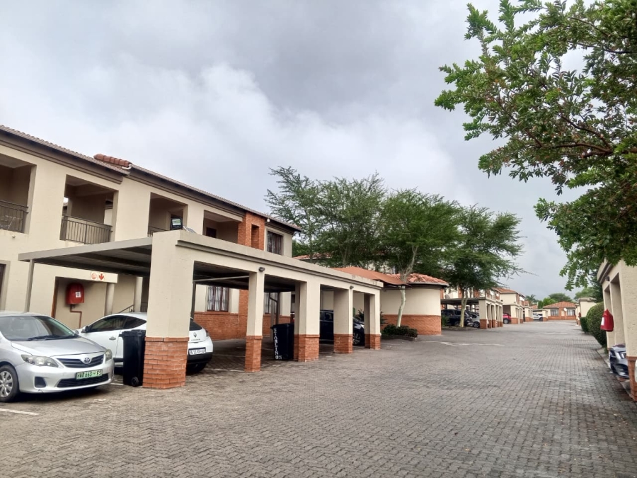 2 Bedroom Property for Sale in Noordwyk Gauteng