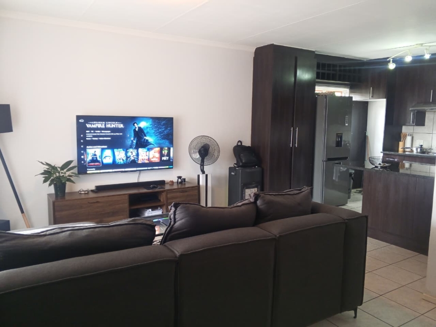 2 Bedroom Property for Sale in Noordwyk Gauteng