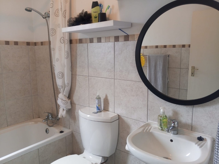 2 Bedroom Property for Sale in Noordwyk Gauteng