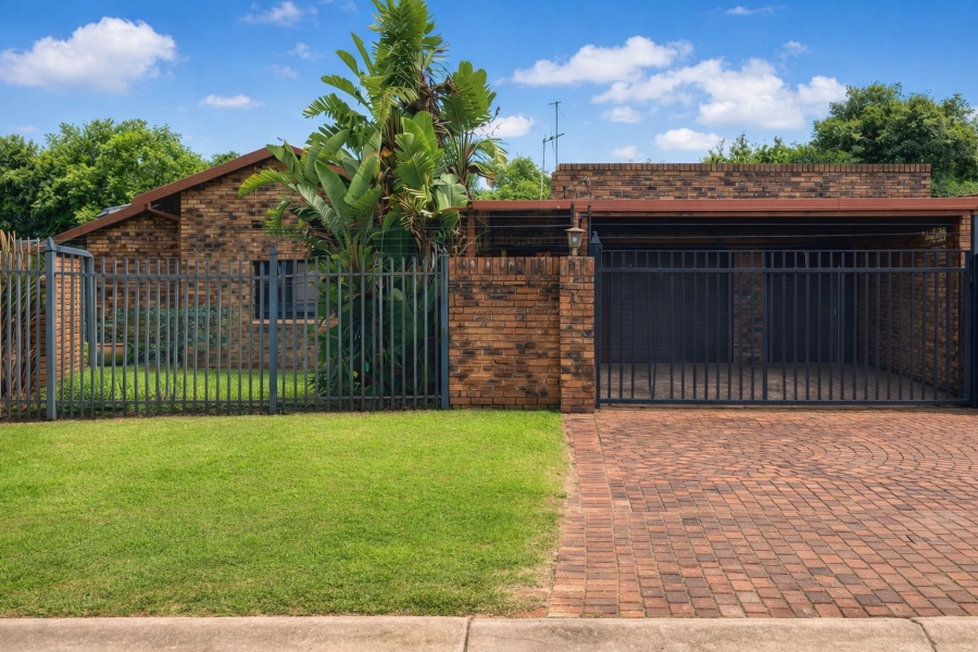 4 Bedroom Property for Sale in The Reeds Gauteng