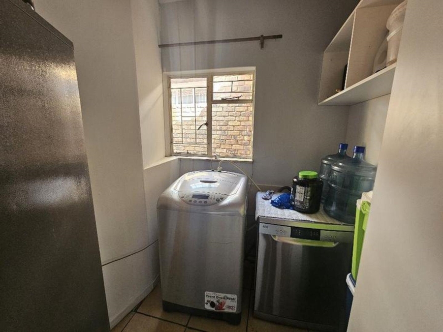 6 Bedroom Property for Sale in Magalieskruin Gauteng