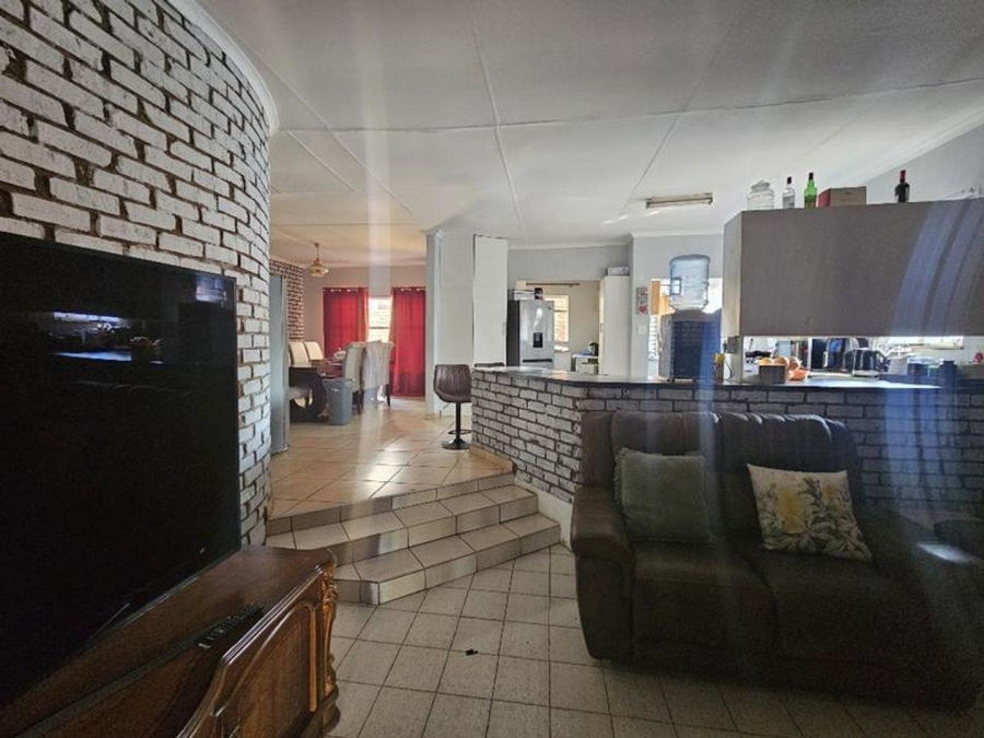 6 Bedroom Property for Sale in Magalieskruin Gauteng