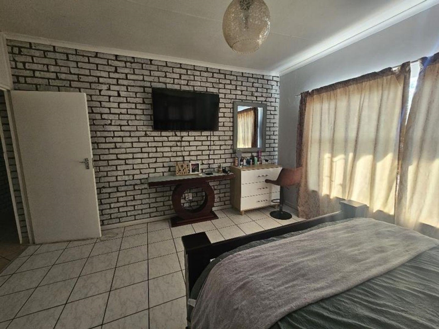 6 Bedroom Property for Sale in Magalieskruin Gauteng