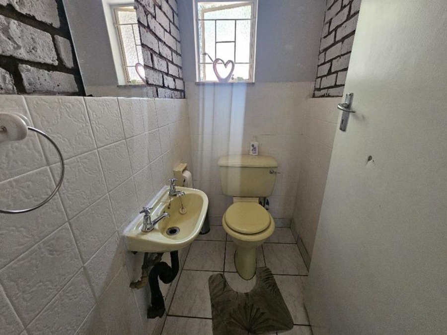 6 Bedroom Property for Sale in Magalieskruin Gauteng