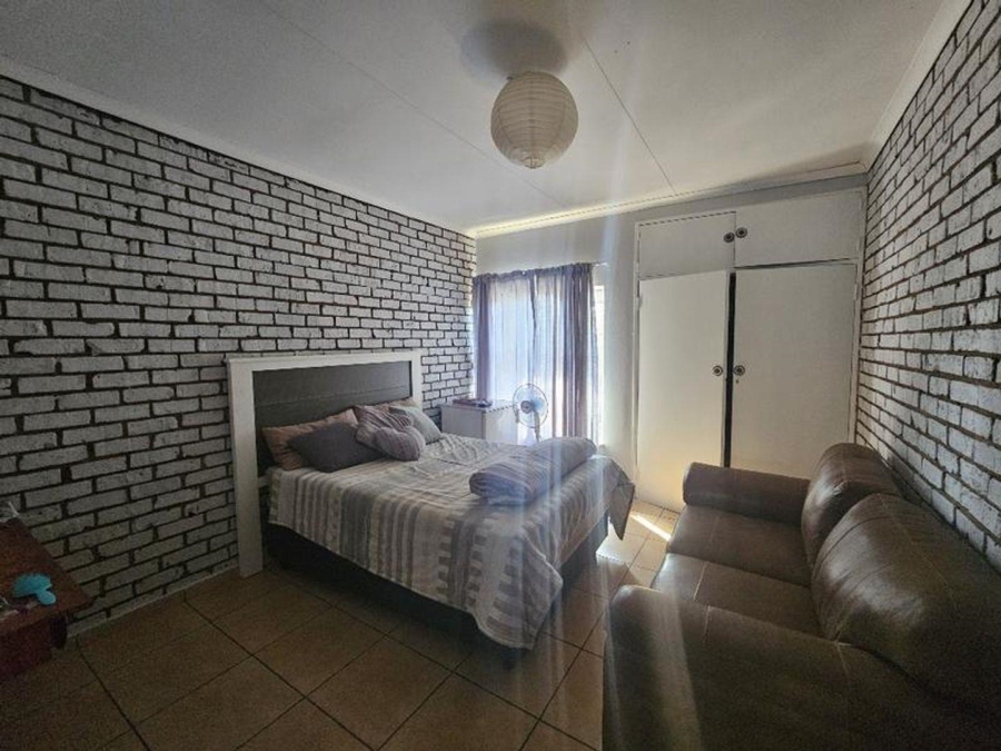 6 Bedroom Property for Sale in Magalieskruin Gauteng