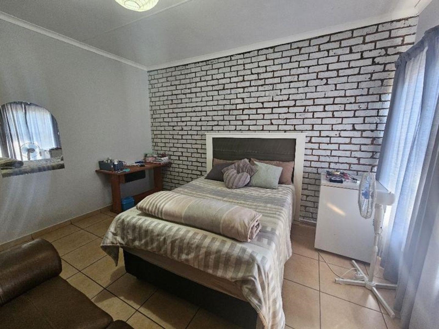 6 Bedroom Property for Sale in Magalieskruin Gauteng