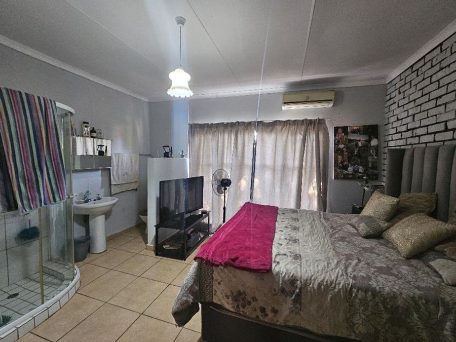 6 Bedroom Property for Sale in Magalieskruin Gauteng