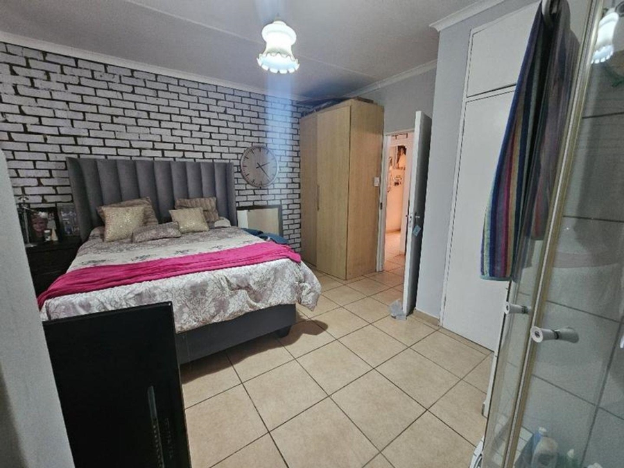 6 Bedroom Property for Sale in Magalieskruin Gauteng