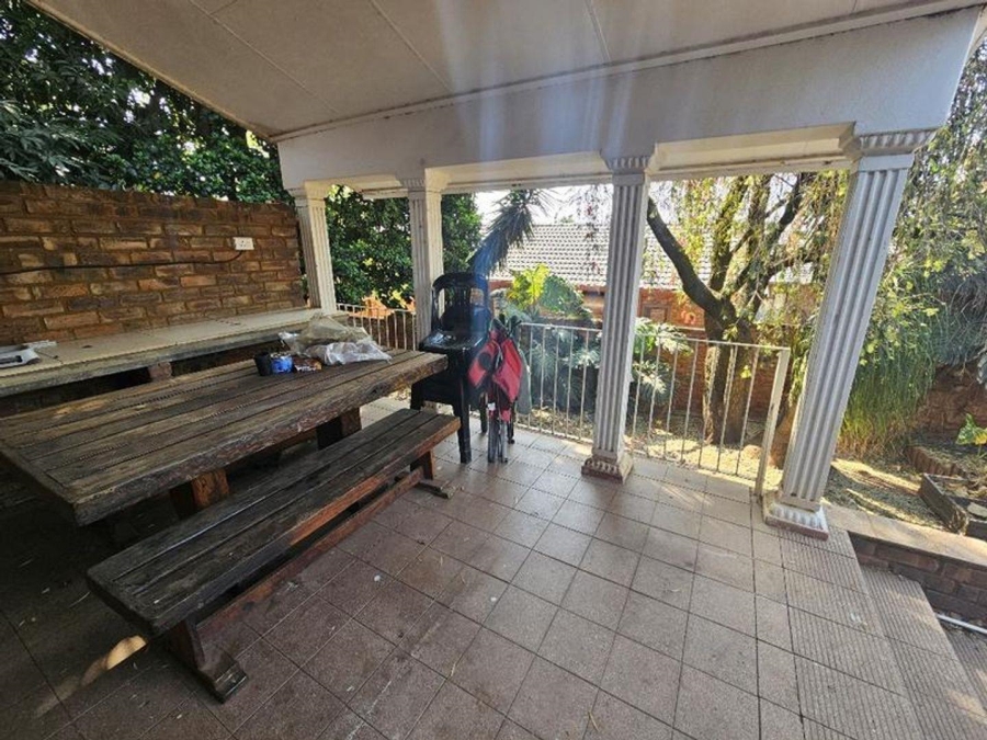 6 Bedroom Property for Sale in Magalieskruin Gauteng